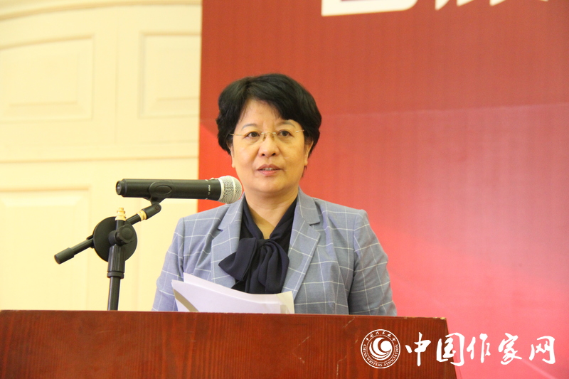 5c07739e7c99d.jpg 1128第三届中国文学博鳌论坛在海南开幕4.jpg