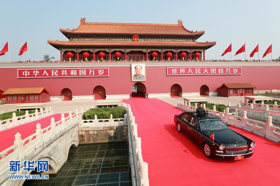 5d9d86128352d.jpg 20191009 庆祝中华人民共和国成立70周年大会在京隆重举行8.jpg